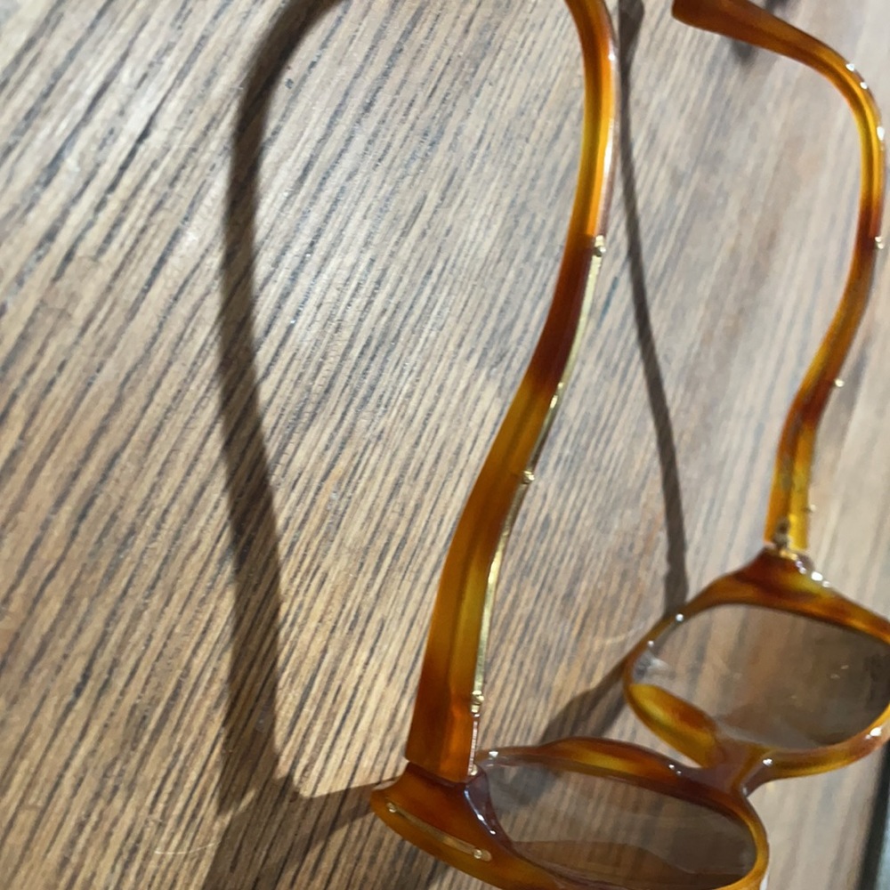 Louis Vuitton sunglasses - Picture 3 of 5